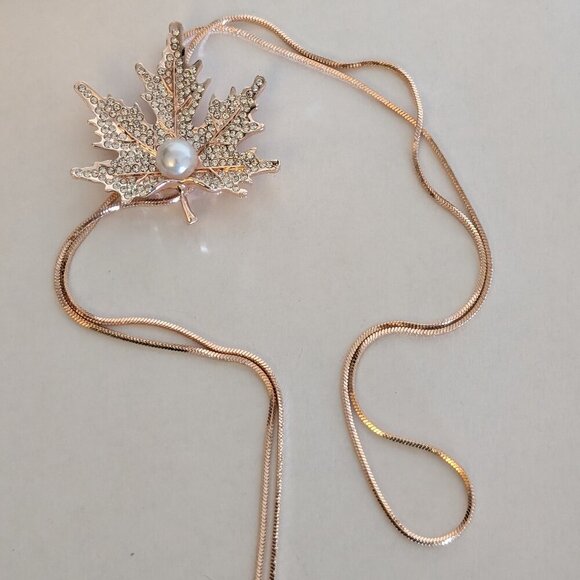 Maple Leaf Adjustable Pendant Necklace Rose Gold Tone With Faux Pearl & Diamond - Picture 1 of 3